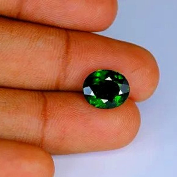 Chrome Diopside 12X10 MM - 5.17 carats - Picture 1 of 3